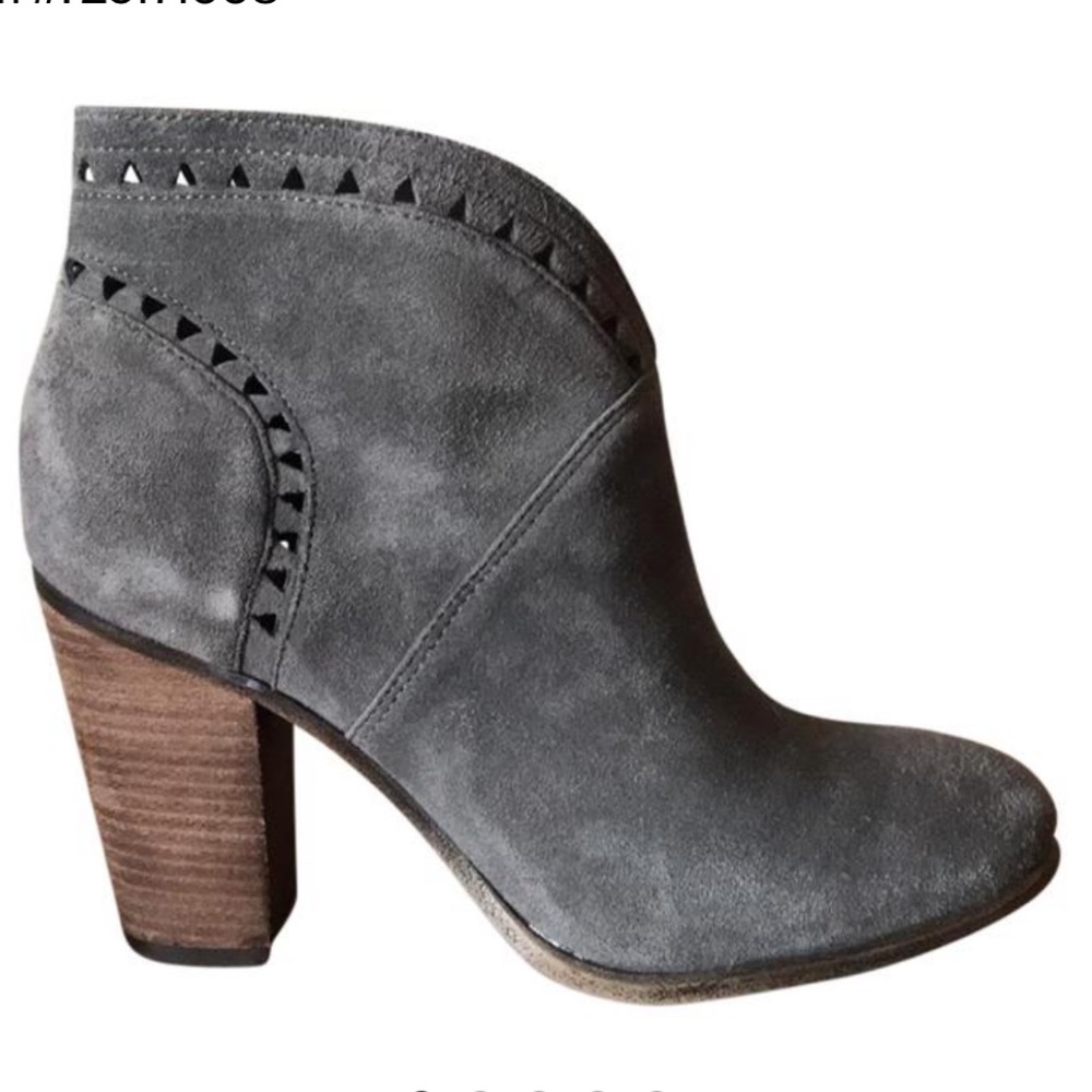 NIB Vince Camuto Fritan Grey Western Style Suede Booties